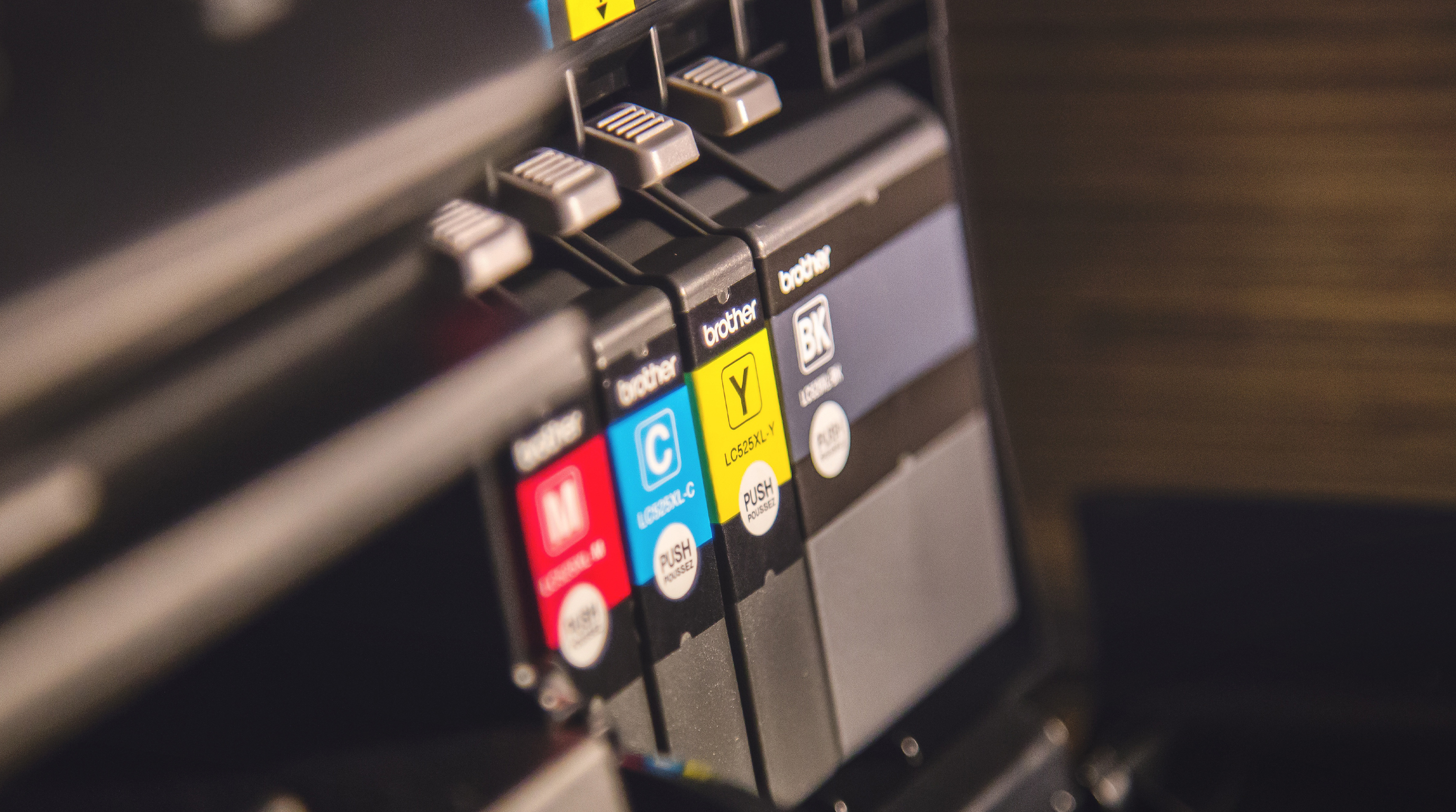 Installing a ink cartridge