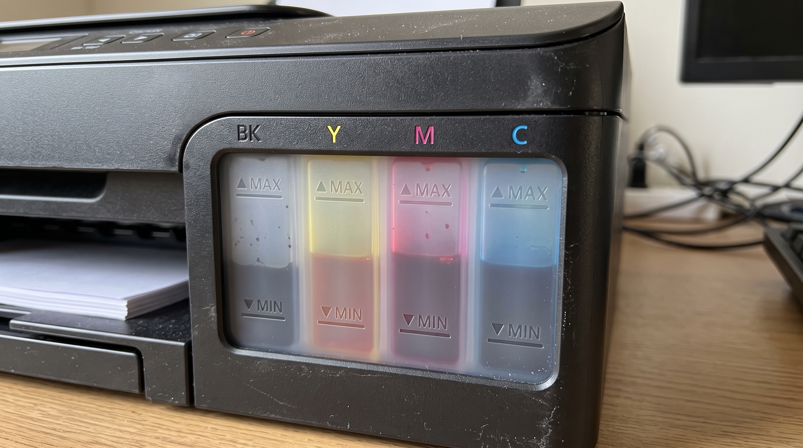 Checking ink levels in a refillable printer tank